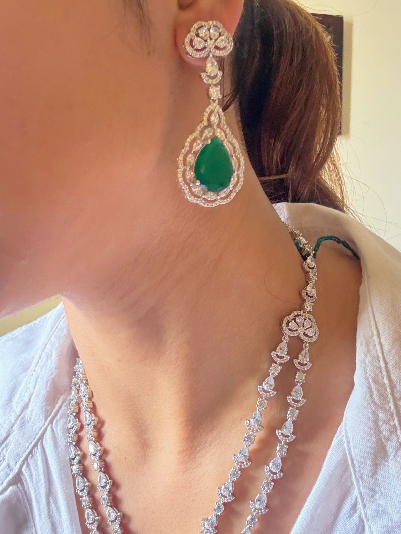 Shop Green Stone AD Necklace online in India. Perfect for brides and bridesmaid seeking elegant bridal AD jewellery online. Explore premium bridal jewellery sets in Zircon, AD, Kundan, Victorian Diamond. Collection ideal for Indian weddings, parties and special occasions. -Side