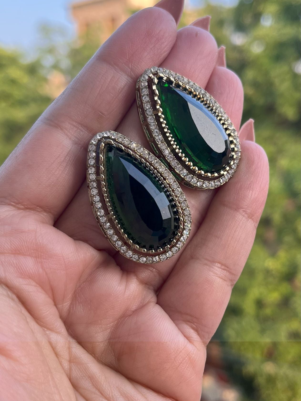 Shop Aarvi Big Glass Stone Stud Earrings In Green online in India. Shop from an exclusive range of CZ jewellery, gold plated, silver, mehendi polish earrings.