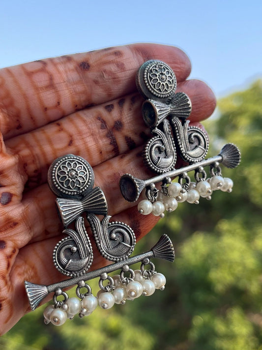 Buy Sadaf Antique Silver Oxidized Pearl Drops Earrings online in India. Shop oxidized jewellery for festivals and office and daily wearing in affordable range.