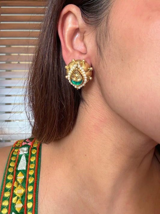 Shop Traditional Drop Shaped Kundan Stud Earrings In Green online in India. Shop from an exclusive range of CZ jewellery, gold plated, silver, mehendi polish earrings. -side