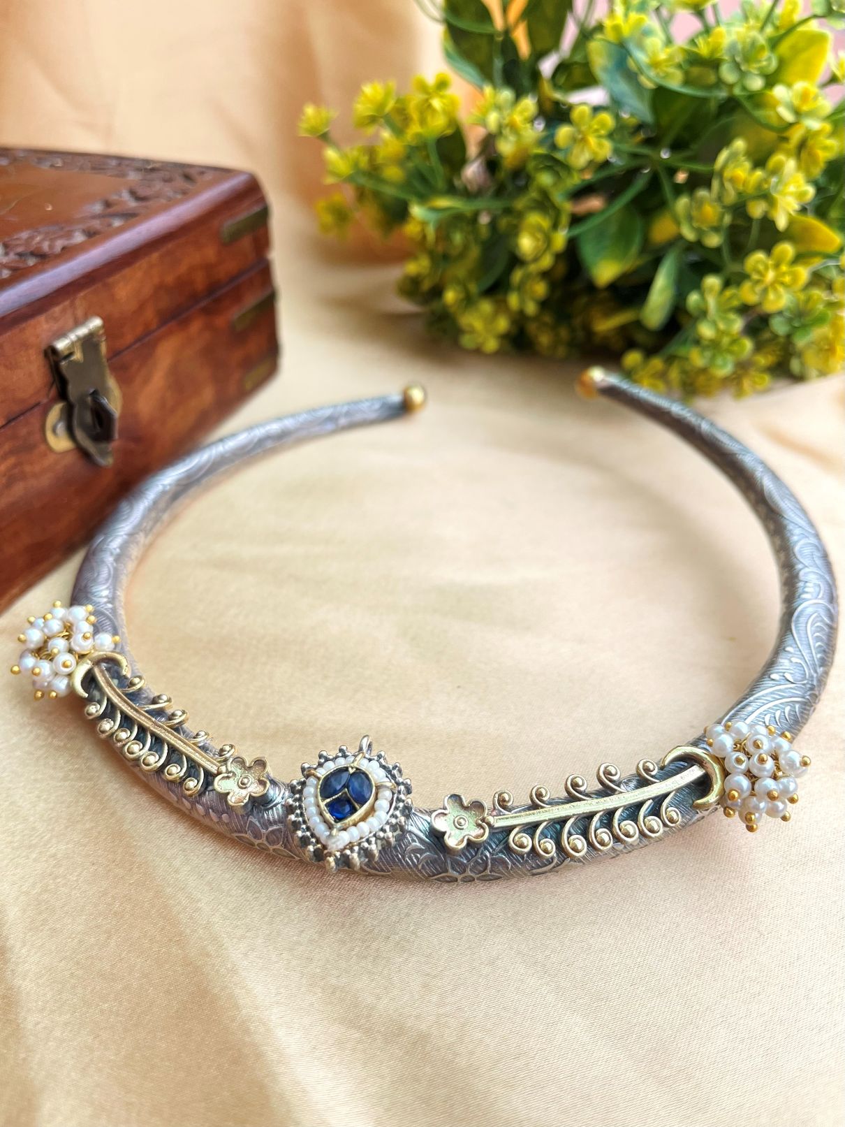 Buy Oxidized Hasli In Pearl Floral Motives online in India with earrings. Shop an exclusive range of oxidized jewellery for daily wearing and office wearing in affordable range. Below 500, 1000, 2000. -Front