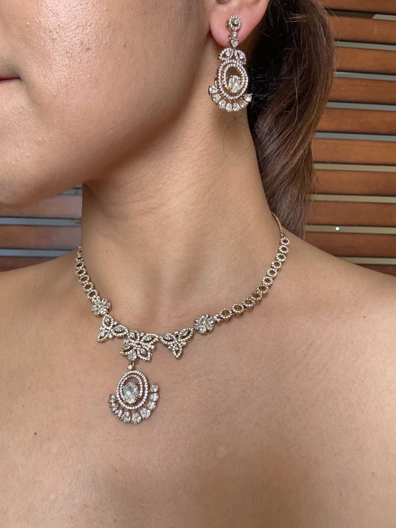 Buy Albeli Delicate Look Pendant Style Antique AD Necklace In White online in India. Shop from an exclusive range of jewellery, AD necklace, Kundan necklace for weddings. -side