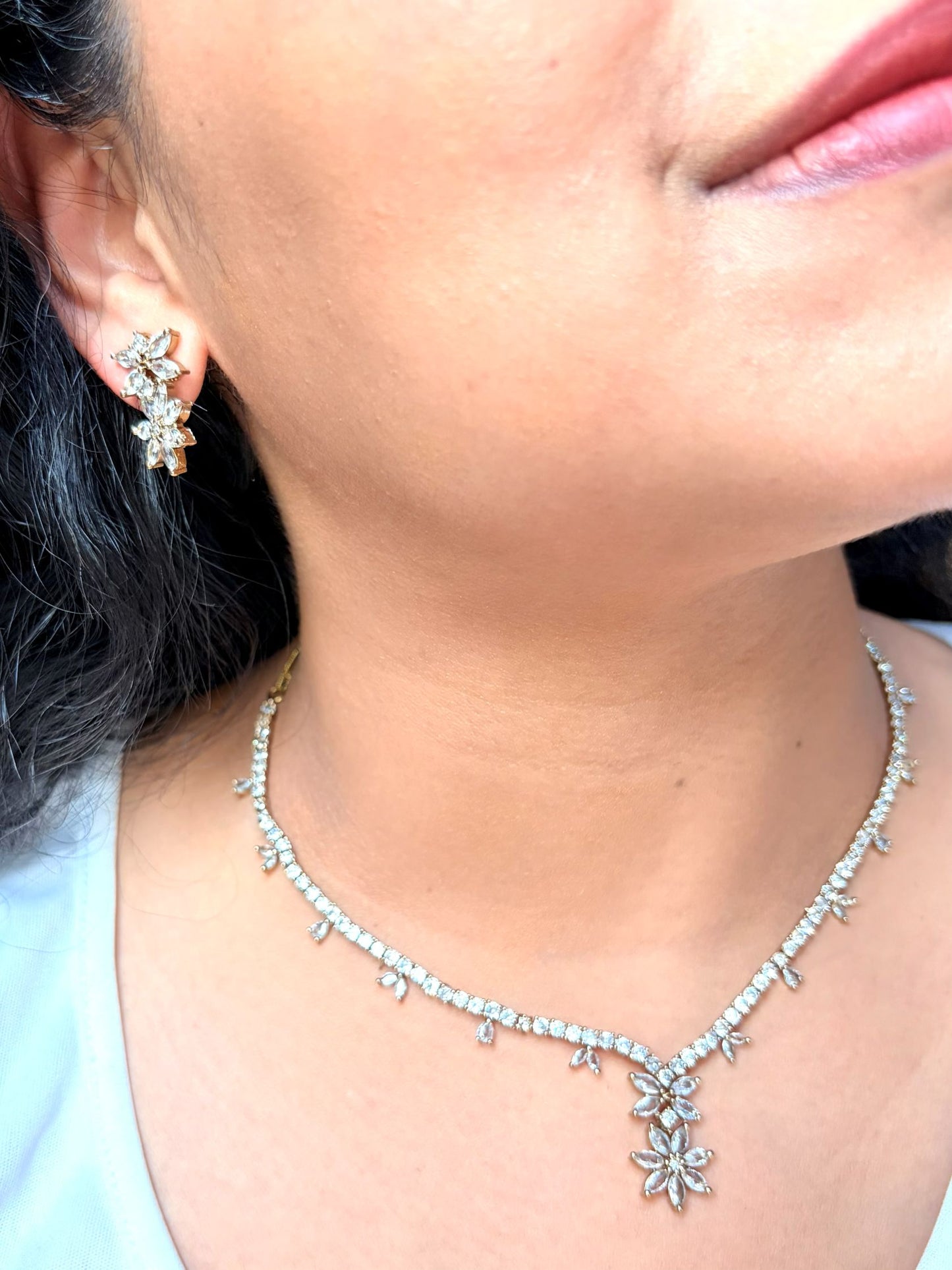 Buy Chaand Taara AD Necklace with White Floral Earrings online in India. Shop from an exclusive range of jewellery, AD necklace, Kundan necklace for weddings. -side