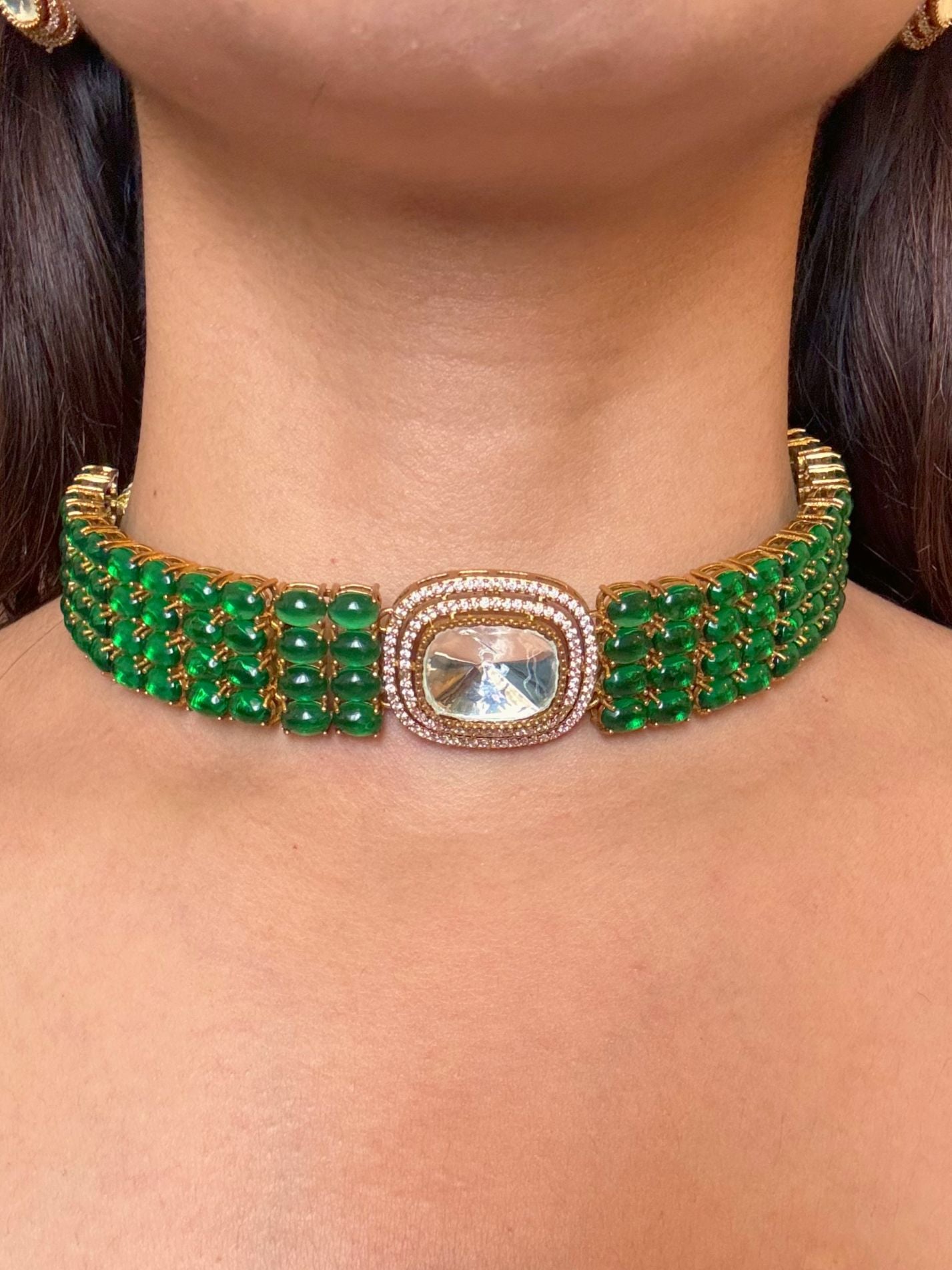 Buy Pranavi Kundan Glass Stone Necklace In Green online in India. Shop from an exclusive range of CZ jewellery, moissanite jewellery, AD necklace, Kundan necklace for weddings. -front