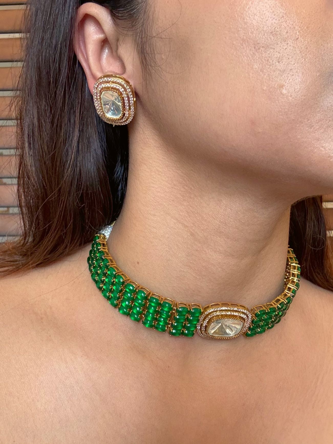 Buy Pranavi Kundan Glass Stone Necklace In Green online in India. Shop from an exclusive range of CZ jewellery, moissanite jewellery, AD necklace, Kundan necklace for weddings. -side