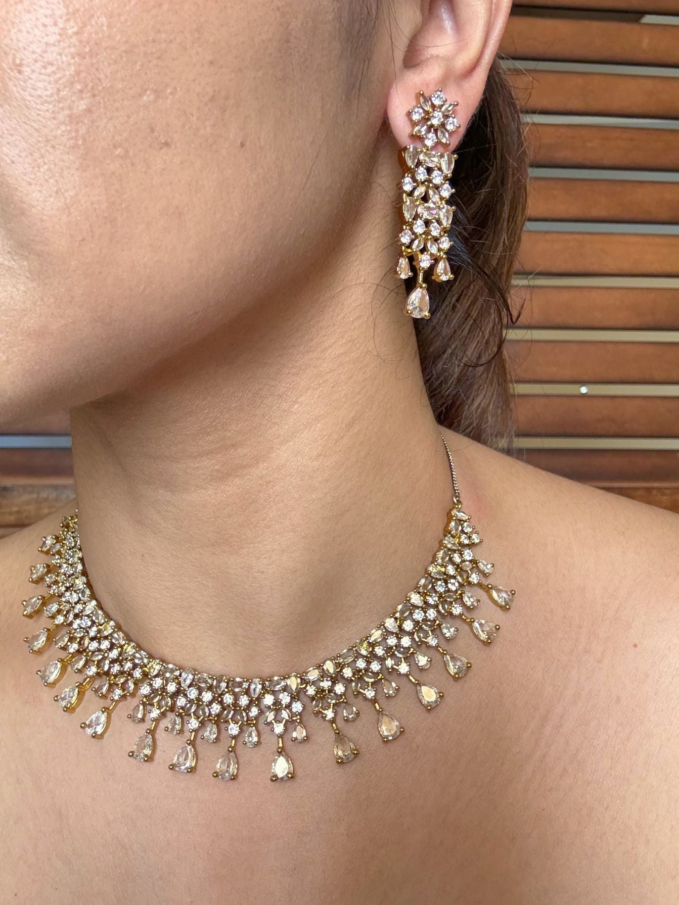 Buy Heer Bestseller Antique AD Necklace In White With Tikka online in India. Shop from an exclusive range of jewellery, AD necklace, Kundan necklace for weddings. -side 