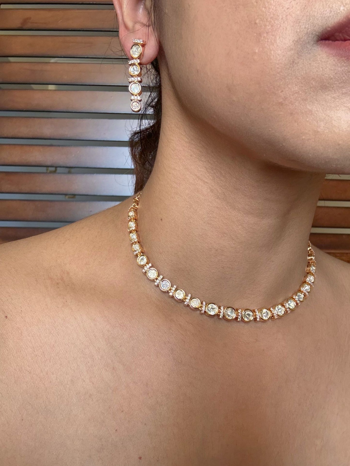 NL26A007 Aura Kundan Line Necklace with Elegant Drop Earrings