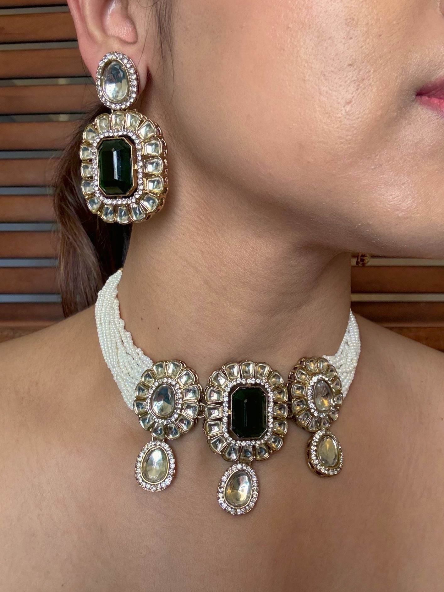 Buy Kundan Pearl Wedding Choker Set With Tikka in Green online in India. Shop from an exclusive range of jewellery, AD necklace, Kundan necklace for weddings. -side