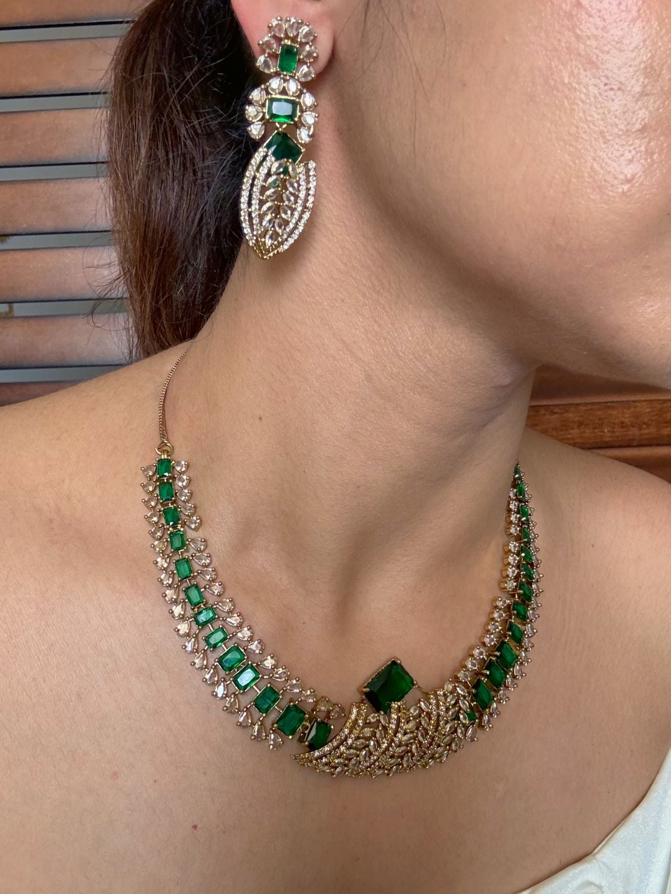 Buy Zarisha Royal AD Necklace and Earrings Set In Emerald Green online in India. Shop from an exclusive range of jewellery, AD necklace, Kundan necklace for weddings. -side