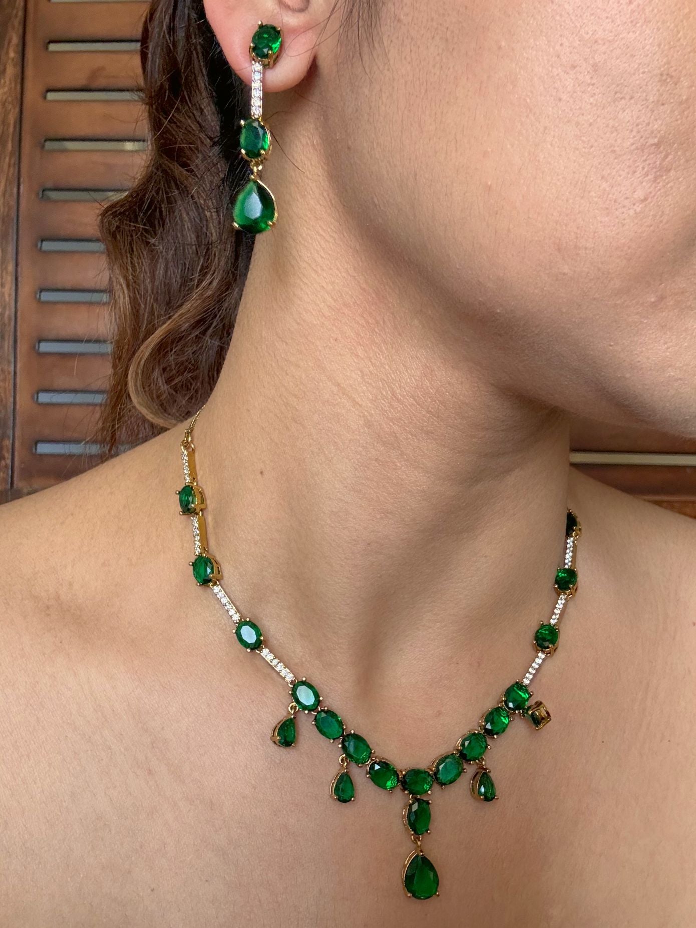Buy Nimrat Elegant AD Necklace In Emerald Green online in India. Shop from an exclusive range of jewellery, AD necklace, Kundan necklace for weddings. -side