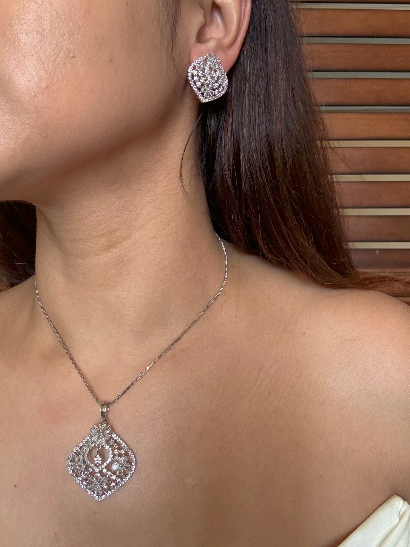 Shop Suhasi Nano Setting AD Pendant Set With Chain Online in India. Pendant sets in different stones like Kundan, Moissanite, CZ stones and AD stones. -side